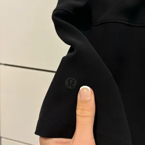Lululemon On The Fly Short 2.5" thumbnail 5
