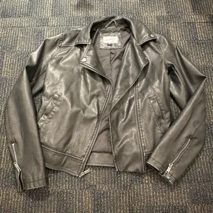 Universal Threads Leather jacket thumbnail 4