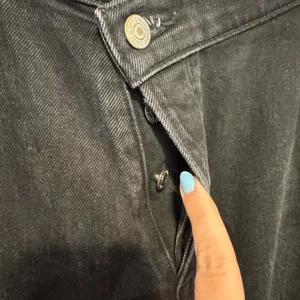 Black Abercrombie and Fitch the Dad high rise asymmetrical button‎ jeans thumbnail 3