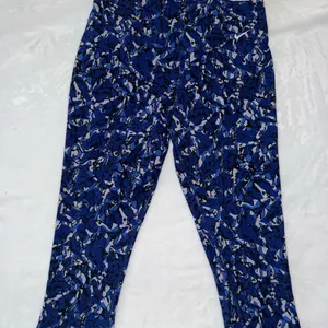 Nike Legend 2.0 Dri-FIT Printed Capri leggings featuring a blue quake pattern thumbnail 1