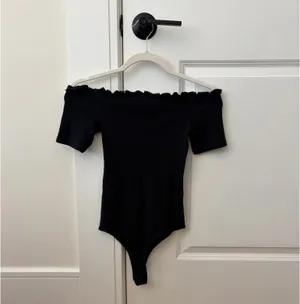 Abercrombie & Fitch Black Lettuce Trim Ribbed Short Sleeve Off The Shoulder Bodysuit Small thumbnail 2