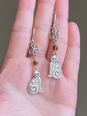 Handmade antique silver tone cute boho cat flower earrings🌸 thumbnail 1