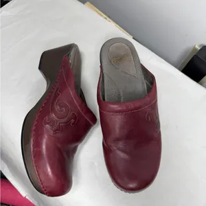 DANSKO LEATHER MULE CLOGS WINE EMBOSSED SZ 39 thumbnail 6