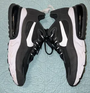 Nike Air Max 270 Shoes thumbnail 1