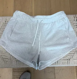 Lululemon Shorts thumbnail 1