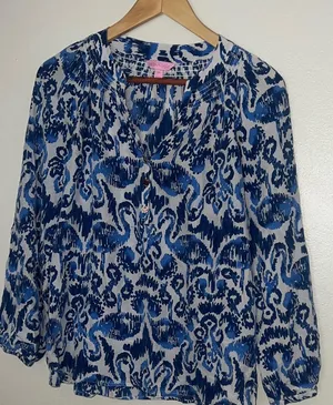 Lilly Pulitzer with Flaws Med  Blue and White Patterned Blouse thumbnail 1