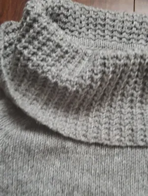 Abercrombie & Fitch Light Gray Off-Shoulder Foldover Collar Sweater Size Small thumbnail 3