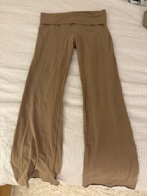 SKIMS Yoga Pants thumbnail 1