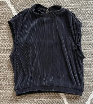 RO&DE pleated blouse Sz L thumbnail 1