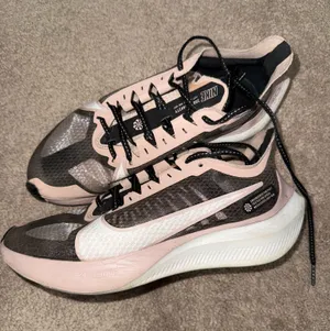 Nike Running Shoes Women’s thumbnail 1