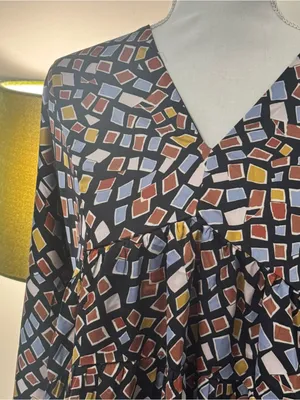 Entro Flowy Geometric Print Blouse Size Large thumbnail 3