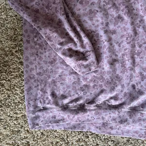 Athleta Studio To Street Print Sweatshirt Women’s Sz Large In Flora Mauve thumbnail 3
