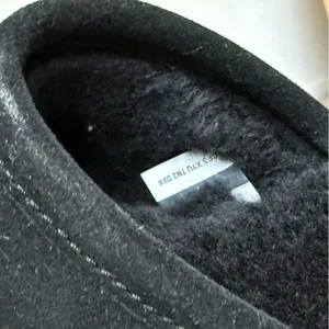 UGG women’s Black Suede Slippers size 8 thumbnail 3