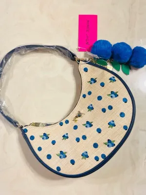 🫐👜BETSEY JOHNSON Straw Blueberry Shoulder Bag With Blueberry Pom-Pom Charm thumbnail 1