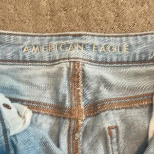 American Eagle mom jeans thumbnail 4