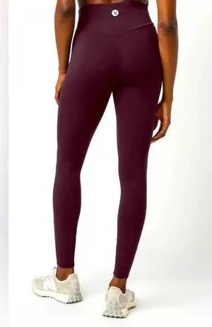 NWT Vuori Chilled Out Performance Legging in a Cerise Color Size S thumbnail 1