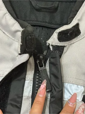 Pre-owned L.A. Idol black skinny jeans in good condition. Features a faded black thumbnail 7