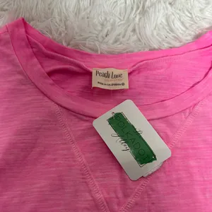 Peach Love California Bright Pink V-Neck Tee thumbnail 2