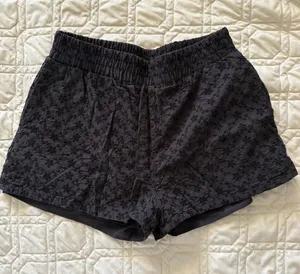 H&M divided shorts thumbnail 1