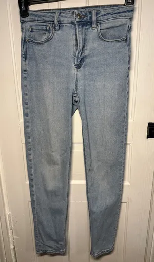 American Eagle Outfitters Women’s Mom Jeans light wash high rise stretch size 0 thumbnail 1