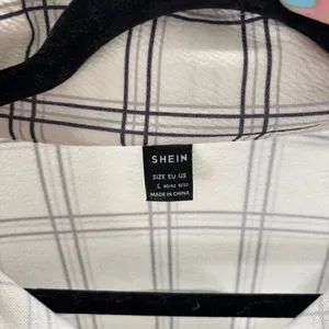 SHEIN Checkered Cream and Black Half-Zip Cropped Jacket thumbnail 5