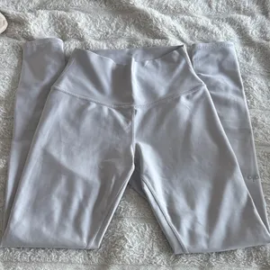 Alo Yoga airlift Leggings size medium thumbnail 1