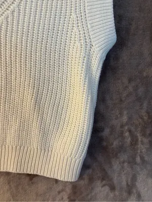 H&M Women’s Cream Ribbed V-Neck Sleeveless Knit Vest Sweater Size XS thumbnail 4