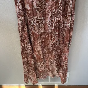 Rip Curl Dress Size Small Brown Ivory Floral Short Sleeve Wrap V-Neck Maxi‎ Boho thumbnail 5