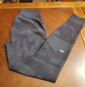 Alo Yoga HIGH-WAIST CAMO VAPOR LEGGING - Black Camouflage Size XS thumbnail 1