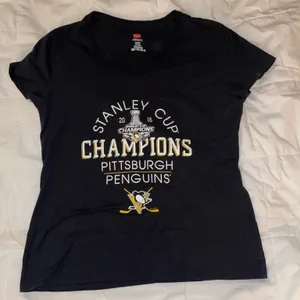 Pittsburgh Penguins Stanley Cup Champions T-Shirt Size Medium thumbnail 1