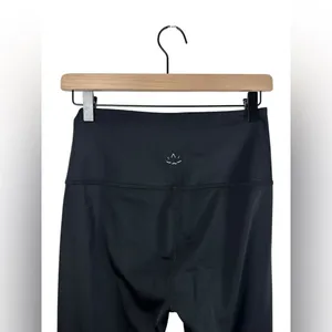 Beyond Yoga Black High Waisted Mesh Panel Leggings Size M activewear‎ leggings thumbnail 5