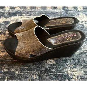 SBICCA Wedge Sandals Metallic Silver Gray/Black Sole Women's 8M Handmade In USA thumbnail 2