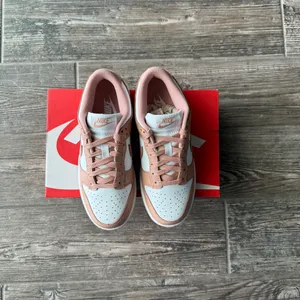 Nike Women’s Dunk Low White Rose Whisper US 6.5 thumbnail 2