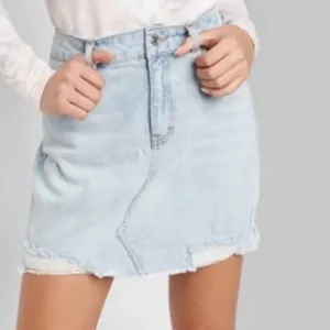 WILD FABLE Light Wash Denim Mini Skirt Size 12 thumbnail 2