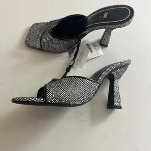 Zara Silver Sparkly Peep Toe Heeled Mules Glitter Shoes EU 37 NWT thumbnail 4