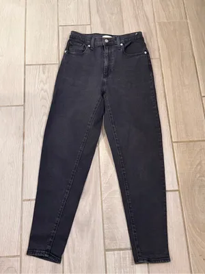 Levi's High-Rise Washed Black Mom Jeans thumbnail 3