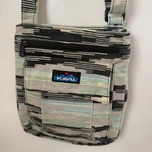 KAVU Bag Keeper Semi Padded Sling Canvas Crossbody Maytide Ikat thumbnail 3