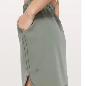 Lululemon Athletica Green On The Fly Woven Skirt size 4 olive green skirt​​​ thumbnail 10