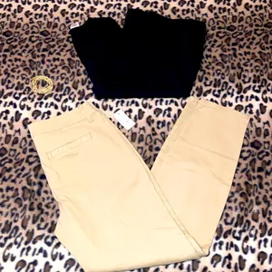 AEROPOSTALE Khaki Pants Women’s Size 4 Short Low Rise Skinny Pants Khaki Chinos thumbnail 3