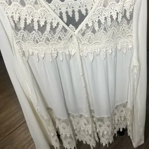 Karen Kane Cream Lace Blouse thumbnail 2