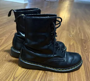 Dr. Martens Jarden Black Pisa Leather Boot Women’s Size 6. thumbnail 1