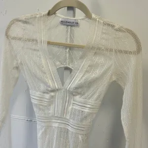 Hello Molly White Lace SheerLong Sleeve Open Back V-Neck Bodysuit Womens XS thumbnail 4