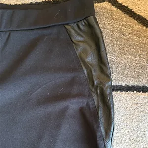 I.N. studio black leggings with leather accents XL thumbnail 2