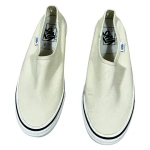 Vans Style 17 UltraCush Solid Slip On Sneakers Cream Gorpcore Lug Sole Size 8.5 thumbnail 1