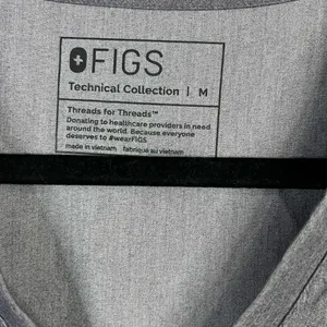 FIGS Casma Women’s Three-Pocket Scrub Top – Graphite - Size Medium thumbnail 6