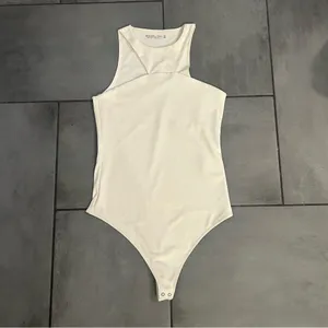 Abercrombie & Fitch Tank Bodysuit in White thumbnail 2