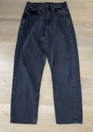 American Eagle Black Highest Rise 90’s Boyfriends Jeans thumbnail 1
