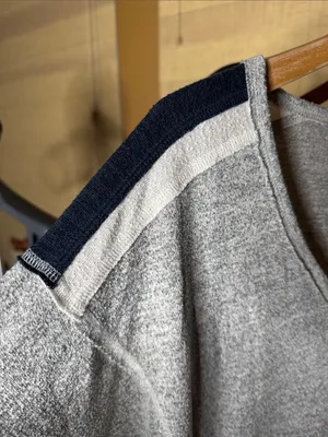 Abercrombie & Fitch Heather Gray Colorblock V-Neck Pullover Sweater Small thumbnail 5