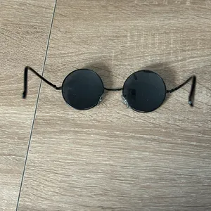 Black round sunglasses thumbnail 6