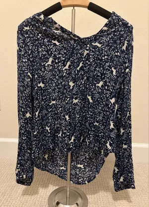 Hinge Navy‎ and White Horse Print Blouse - size S thumbnail 1